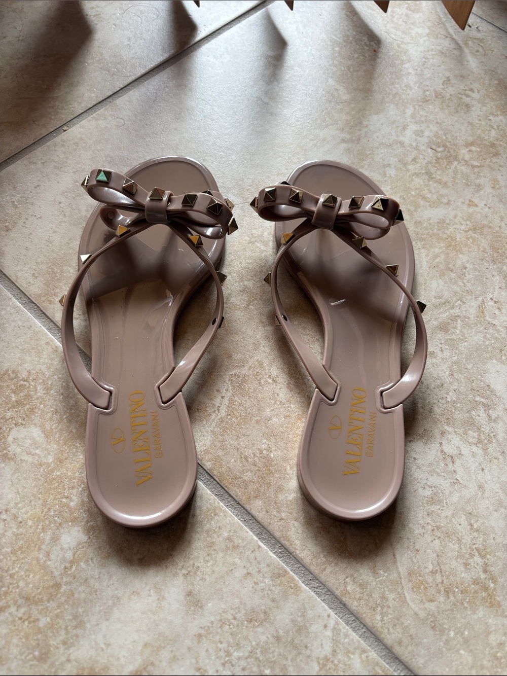 Valentino Garavani Taupe Jelly Rockstud Thong Sandals - Picture 3 of 7